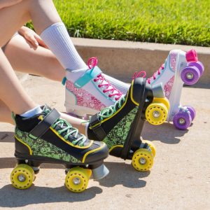 Patin 4 bánh cho trẻ em hãng Crivit ( Đức ) - xước da nhẹ