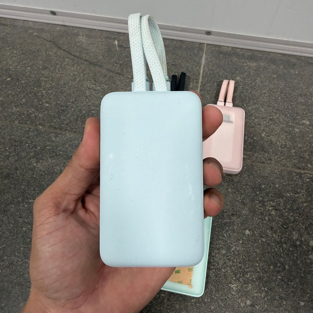Pin dự phòng 10.000mAh hợp 2 cáp 1L 1C sạc nhanh 30w tích - ko hộp, chưa in logo ( nhà máy Anker ) 8 Pin dự phòng 10.000mAh hợp 2 cáp 1L 1C sạc nhanh 30w tích - ko hộp, chưa in logo ( nhà máy Anker )