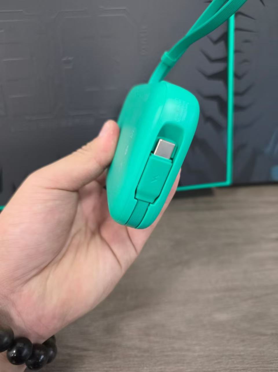 Bộ quà tặng Baseus Limited Edition gồm Pin dự phòng + sạc 30W + tai nghe + ổ điện 7 Bộ quà tặng Baseus Limited Edition gồm Pin dự phòng + sạc 30W + tai nghe + ổ điện