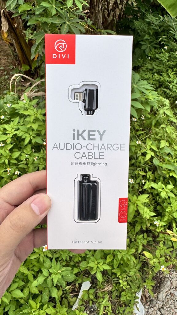 Jack chia cổng Lightning Phone ra 2 cổng Lightning hãng DIVI iKey - vừa sạc vừa nghe nhạc 1 Jack chia cổng Lightning Phone ra 2 cổng Lightning hãng DIVI iKey - vừa sạc vừa nghe nhạc